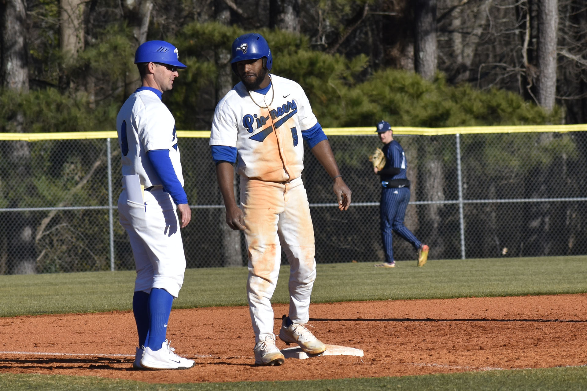 Head Coach Tyler Miller / Jarian Pinckney // Photo by Hana Vucinic (Sports Communications)