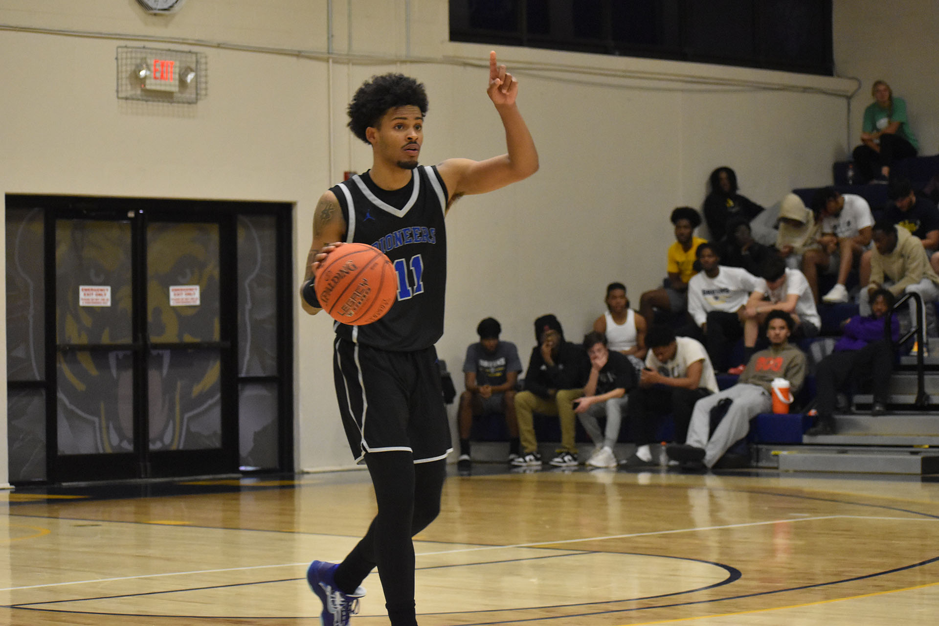 Burns Scores 30 to Lead SMC Men's Basketball to 82-77 Win